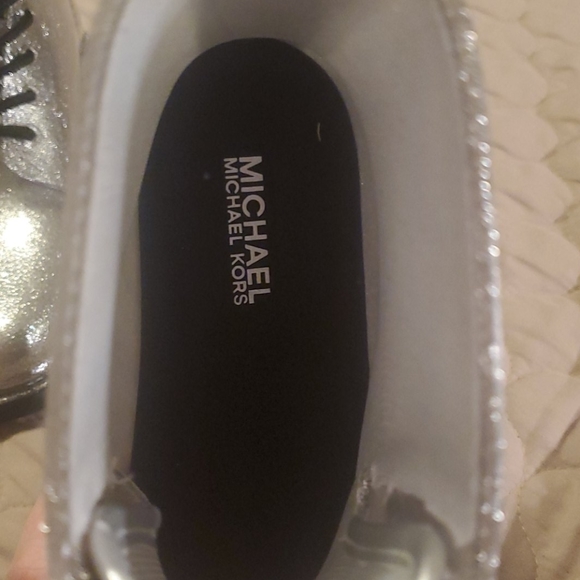 Michael kods rain boots (NO BOX SORRY) - Picture 4 of 6